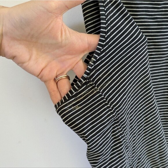 Lululemon Love Tank Pleated Hype Stripe Striped Black White Women's Top 6 - Picture 2 of 6